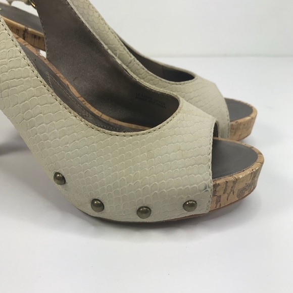 Tahari Lumina Slingback Heel - Picture 3 of 8